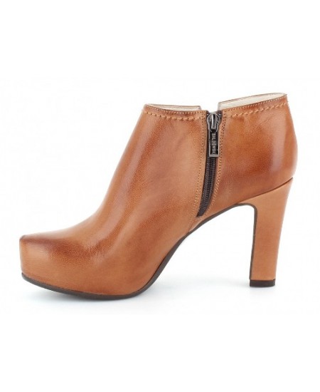 Brown leather boots for ladies European 