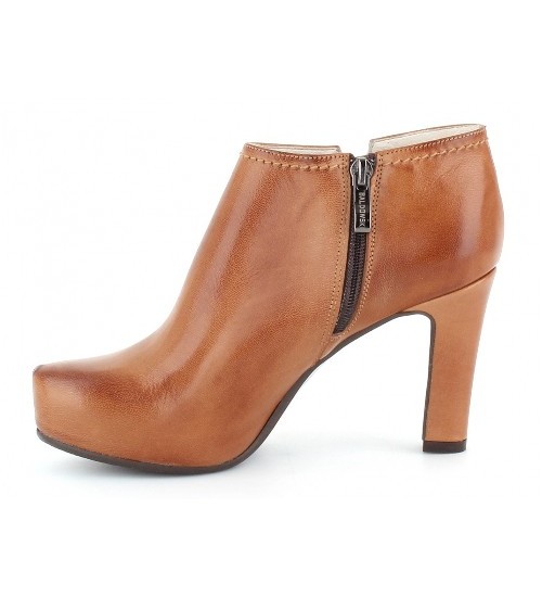 Brown leather boots for ladies European 