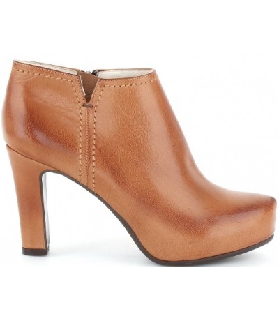 European brown leather boots with comfort 