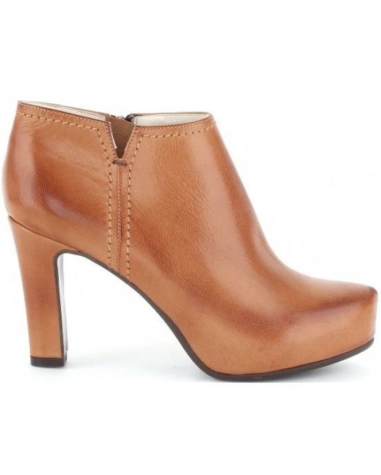 European brown leather boots with comfort 
