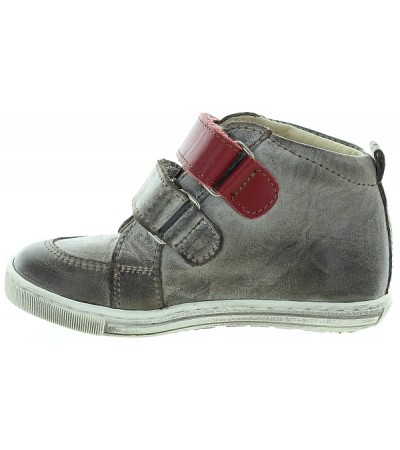Pigeon toes boots for a child 