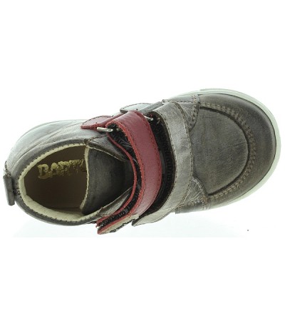 Pigeon toes boots for a child 