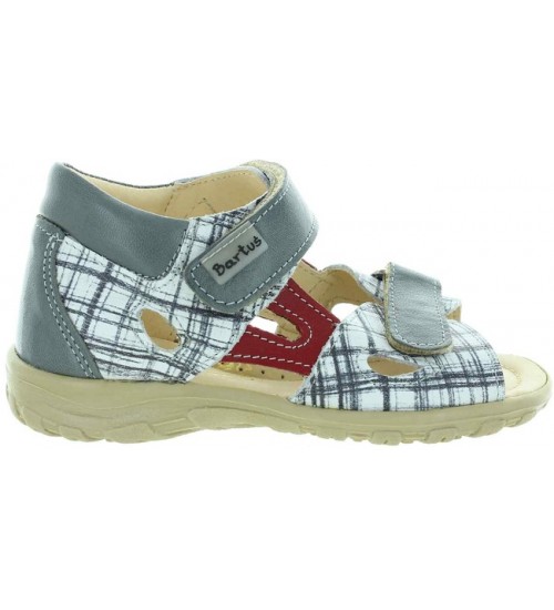 Sandals for child that are wide width 