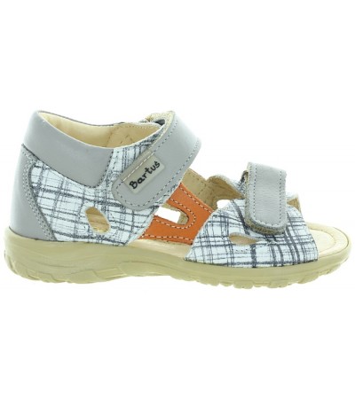 Knocked knees in kids sandals 