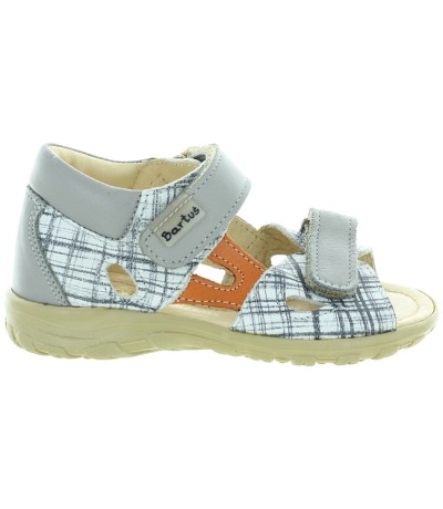 Boys sandals for knocked knees in kids