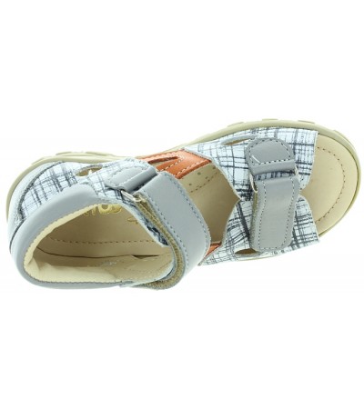 Knocked knees in kids sandals 