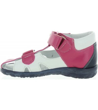 Summer shoes that support child feet