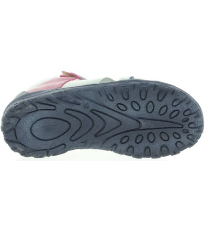 Summer shoes that support child feet