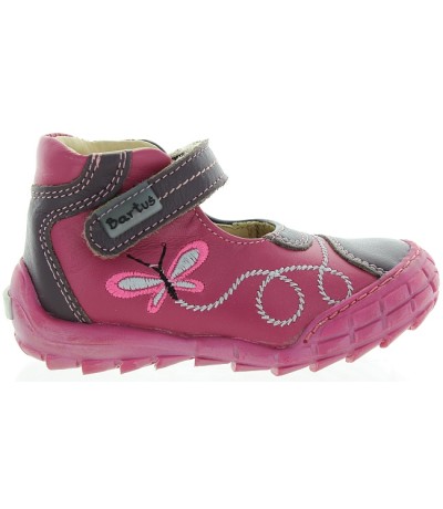 Special shoes for flat kids overpronation