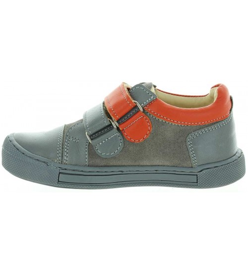 Weak feet sneakers for a child