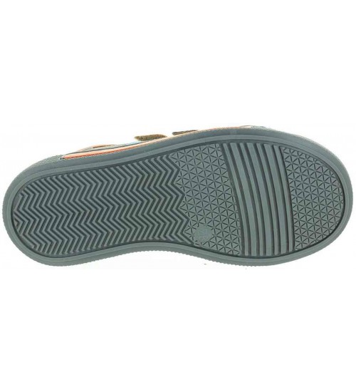 Weak feet sneakers for a child