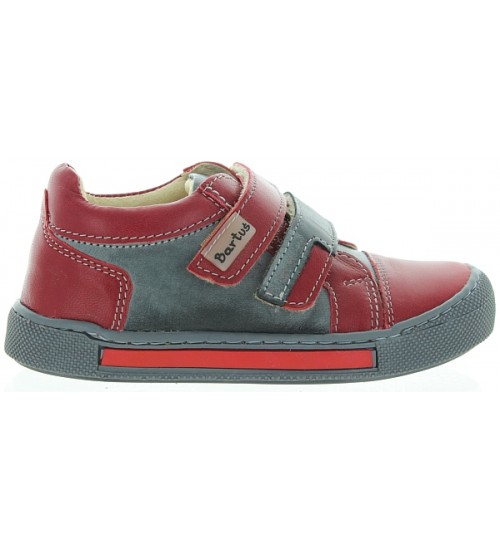 Red leather shoes for a boy with good arch