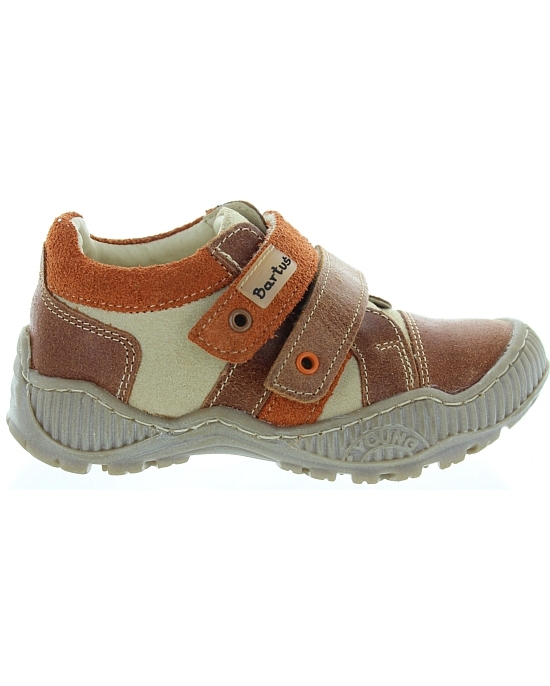 Shoe for toddlers to learn how to stand and walk 