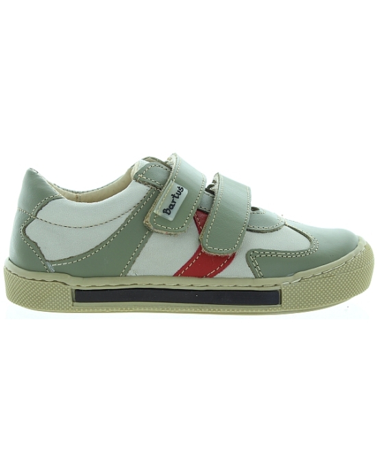 Kids sneakers with good arches and flexible soles
