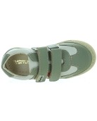 Kids sneakers with good arches and flexible soles
