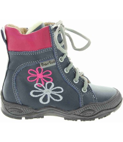 Thick feet best leather boots for a child 