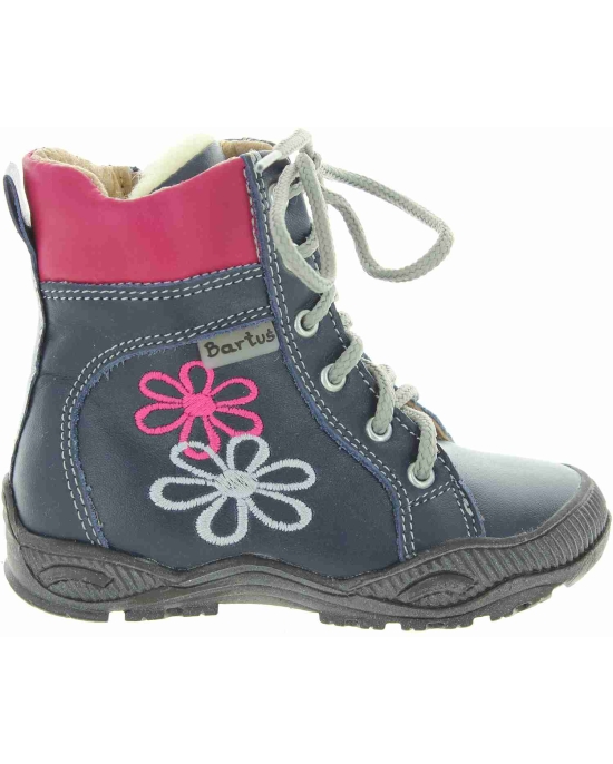 Thick feet best leather boots for a child 