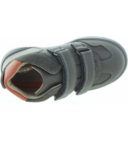Knocked kneed boots for pigeon toed child 