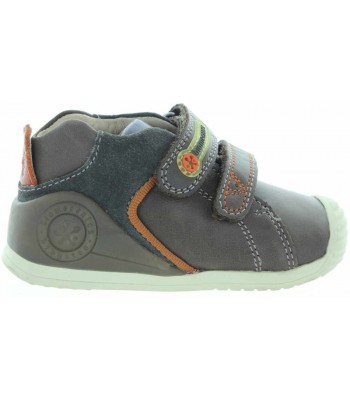 Sneakers for toddlers from Spain that are extra wide