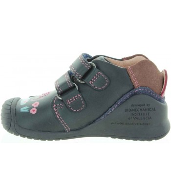 Walking shoes in navy leather by Biomecanics