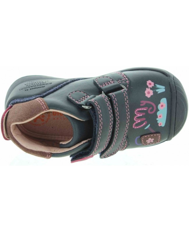 Walking shoes in navy leather by Biomecanics