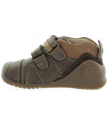 Child with weak ankles best sneakers 