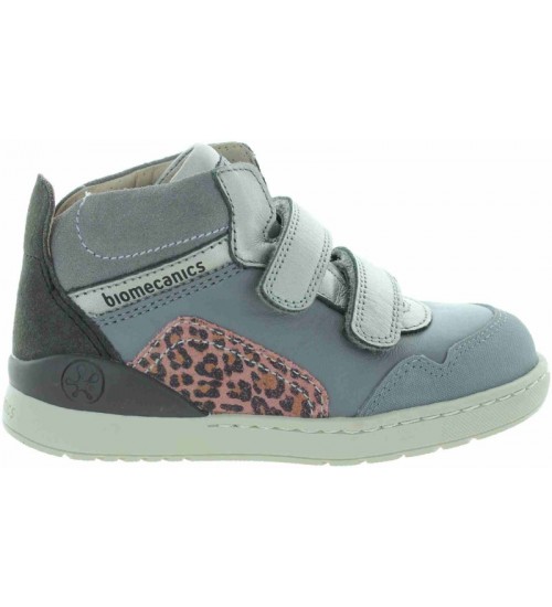 Ankle boots for a child that will restore feet