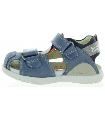 Boy with wide feet best sandals 