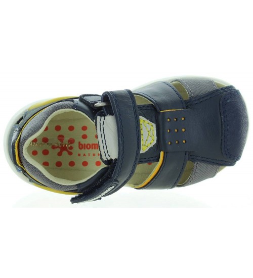 Closed toe boys sandals with blue leather 