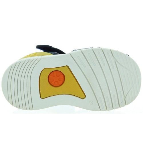 Closed toe boys sandals with blue leather 