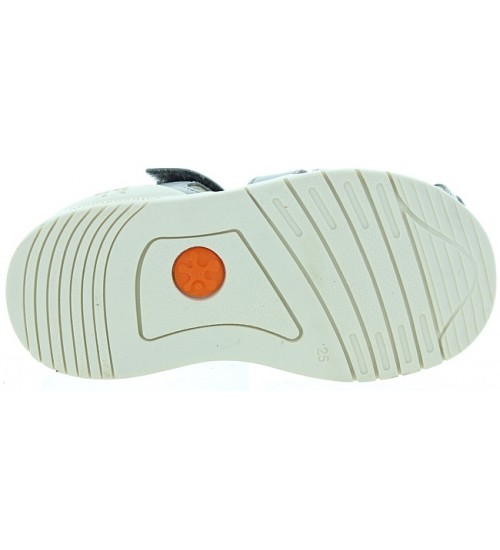 Closed toe sandals for boys with arches