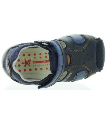 Sandals for a boy with ankle support with closed toes 