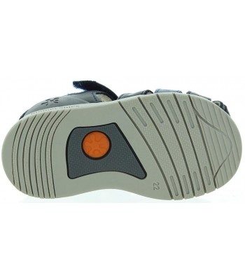 Sandals for a boy with ankle support with closed toes 