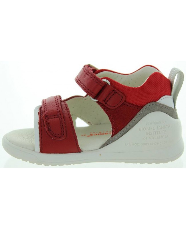 Weak ankles in baby sandals with support