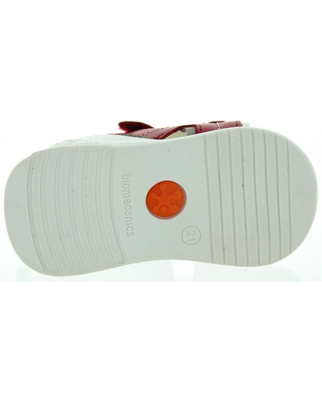 Weak ankles in baby sandals with support