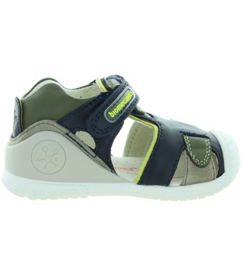 Pigeon toed toddler with ankle support 