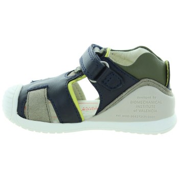 Pigeon toed toddler with ankle support 