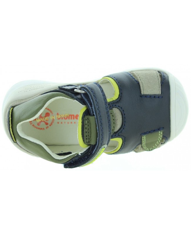 Pigeon toed toddler with ankle support 