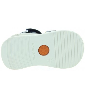 Pigeon toed toddler with ankle support 