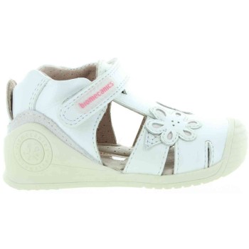 Closed toe baby sandals in white leather 