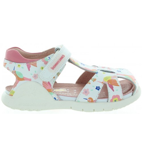 Sandals from Biomecanics closed toe for girls 