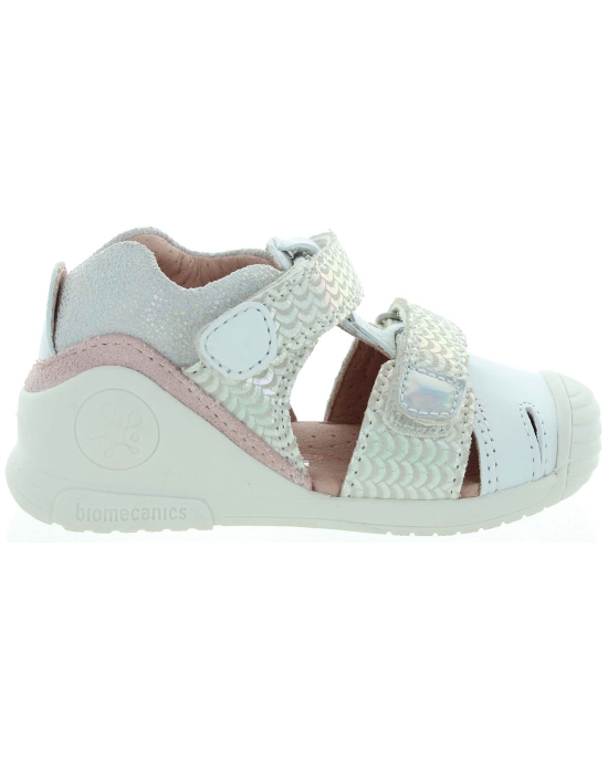 Closed toe sandals for active toddler for pronation
