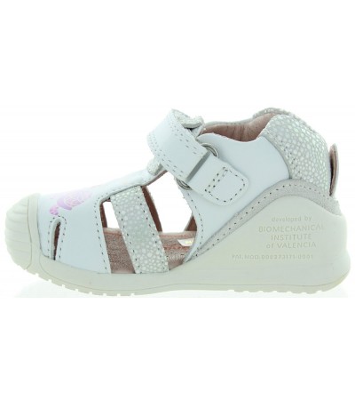 Walking shoes with high arches for baby 