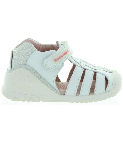 Sandals that stay on baby's feet made with leather