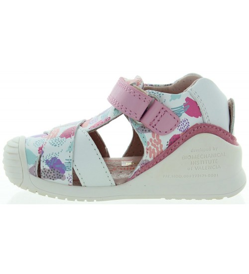 Flat foot support baby sandals 
