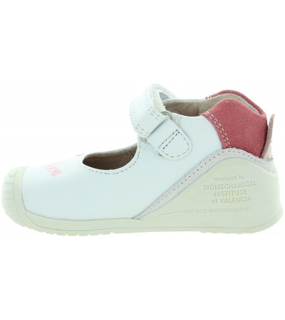 First walkers for kids Biomecanics