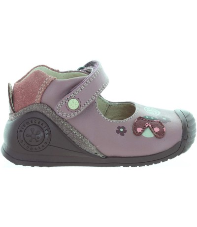 New walking soft shoes for a baby learning to walk
