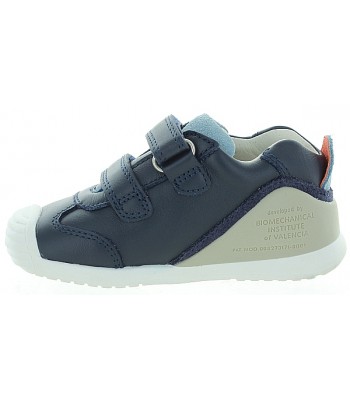 Ssneakers for a toddler made from natural leather 