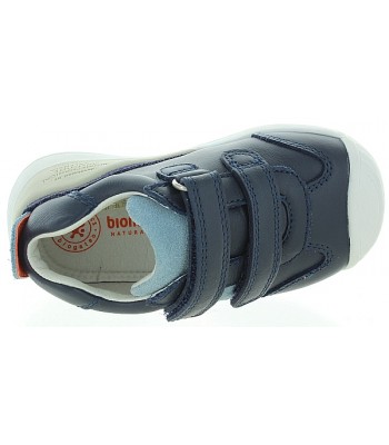 Ssneakers for a toddler made from natural leather 