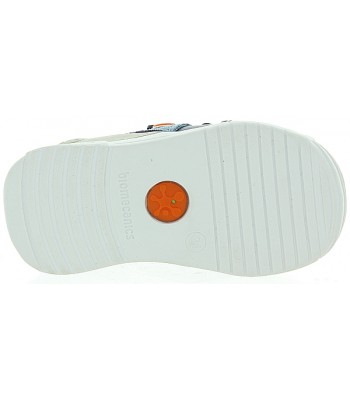 Ssneakers for a toddler made from natural leather 